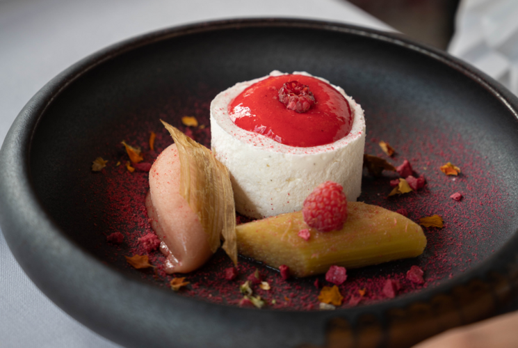 Diner Gastronomique caritatif au menu rose, pour la cause Château de Maubreuil