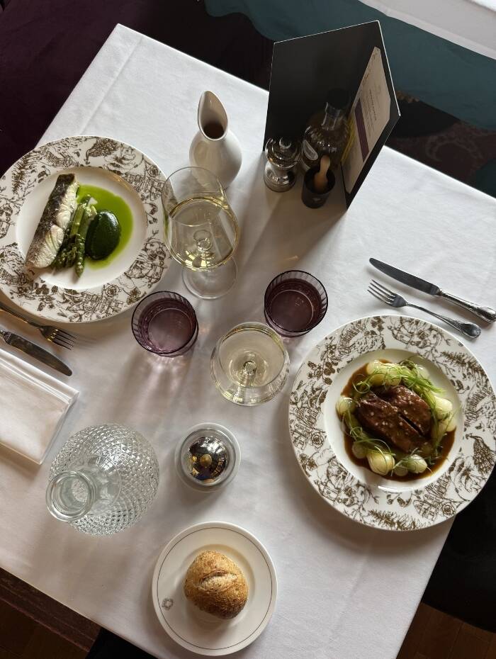 Où le monde rencontre le local